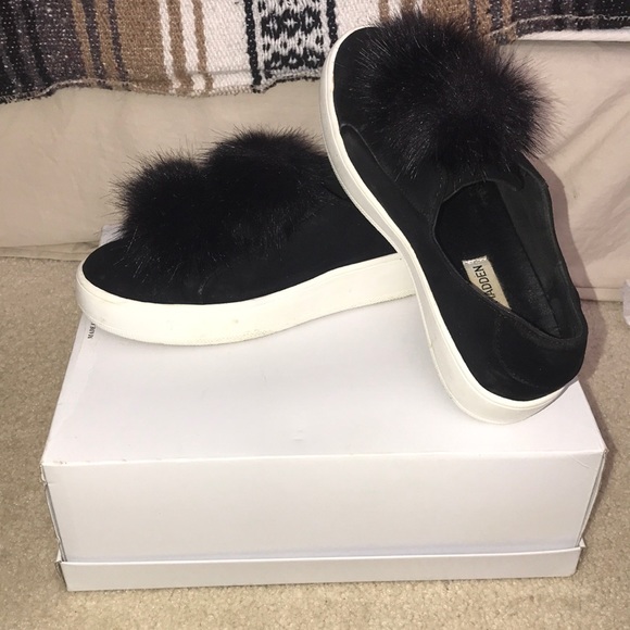Steve Madden slip on sneakers - Picture 2 of 4